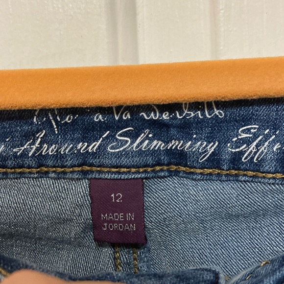 Gloria Vanderbilt Mid-Wash straight leg Jeans - Picture 2 of 9